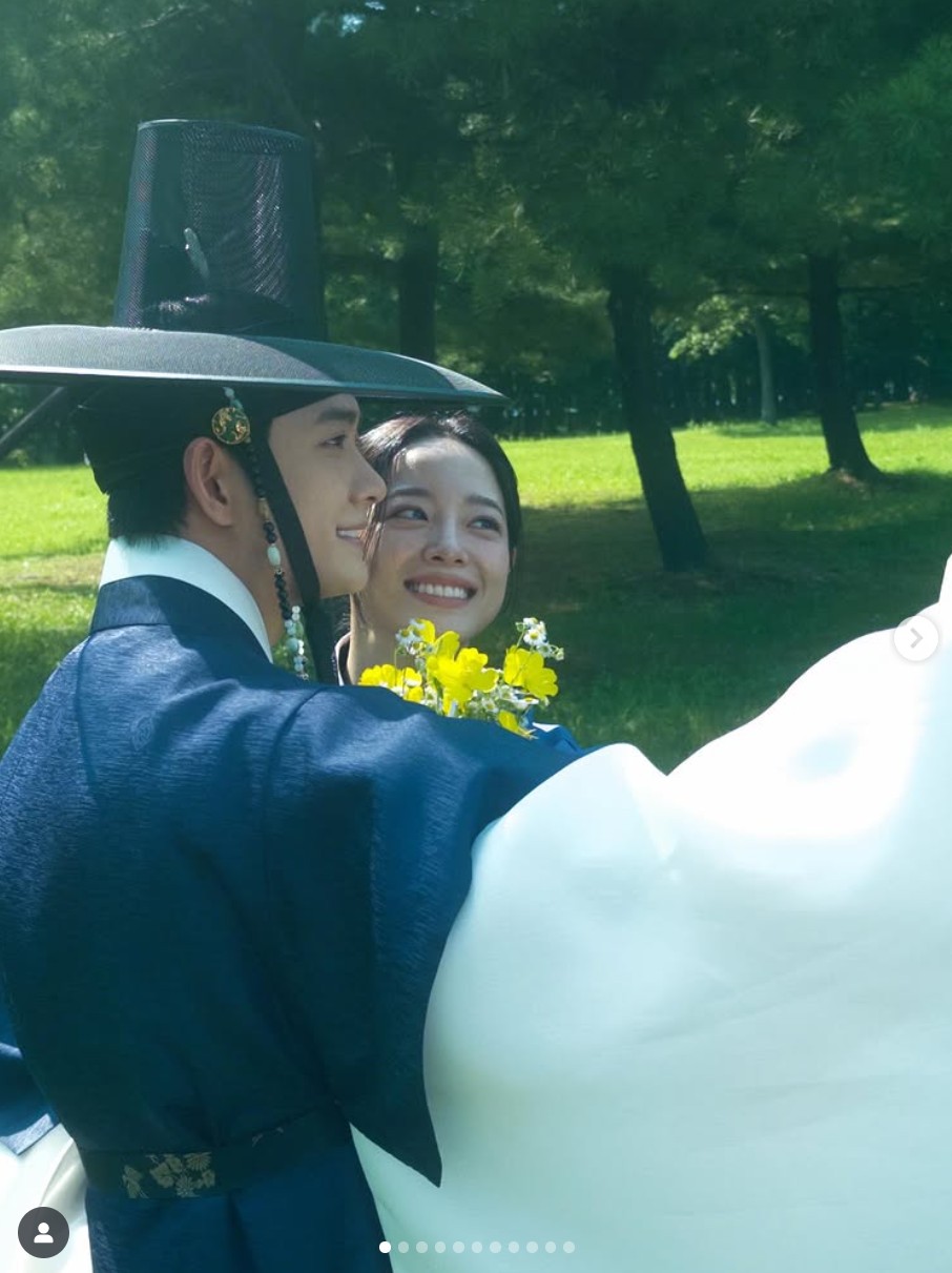 Tại sao mỹ nhân đẹp thế này mà bây giờ mới đóng cổ trang: Nhan sắc sáng bừng người gặp người yêu, hoa gặp hoa nở- Ảnh 7. Tại sao mỹ nhân đẹp thế này mà bây giờ mới đóng cổ trang: Nhan sắc sáng bừng người gặp người yêu, hoa gặp hoa nở- Ảnh 7.