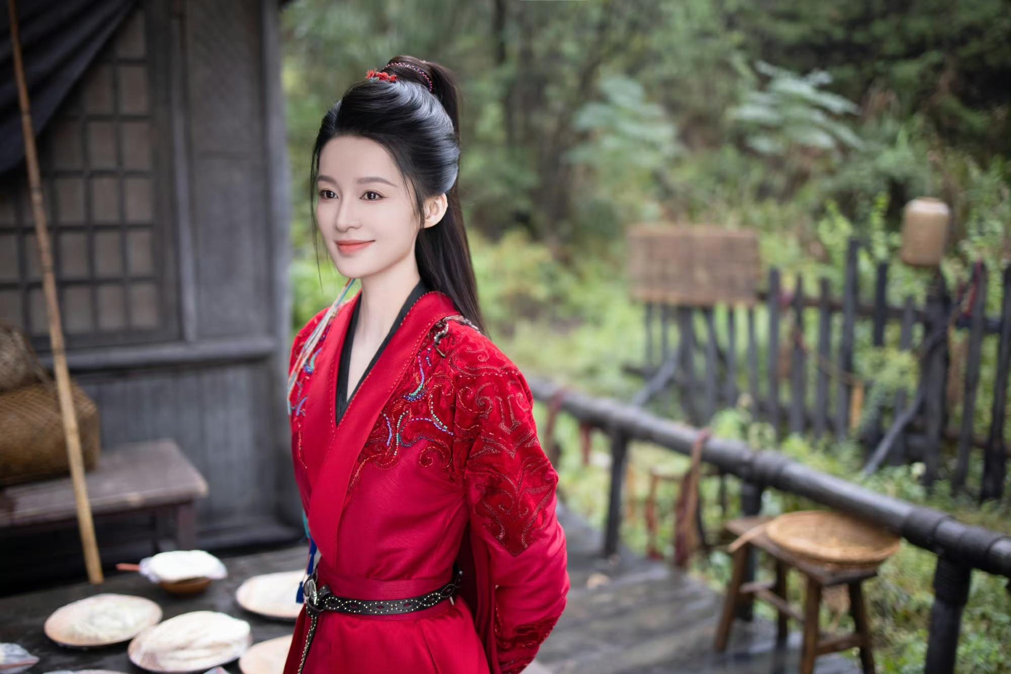 Liếc mỹ nhân này 1 cái mà ngày thương nhớ tối về ngủ mơ: Mặt xinh da trắng váy đỏ, đẹp không để đâu cho hết- Ảnh 4. Liếc mỹ nhân này 1 cái mà ngày thương nhớ tối về ngủ mơ: Mặt xinh da trắng váy đỏ, đẹp không để đâu cho hết- Ảnh 4.