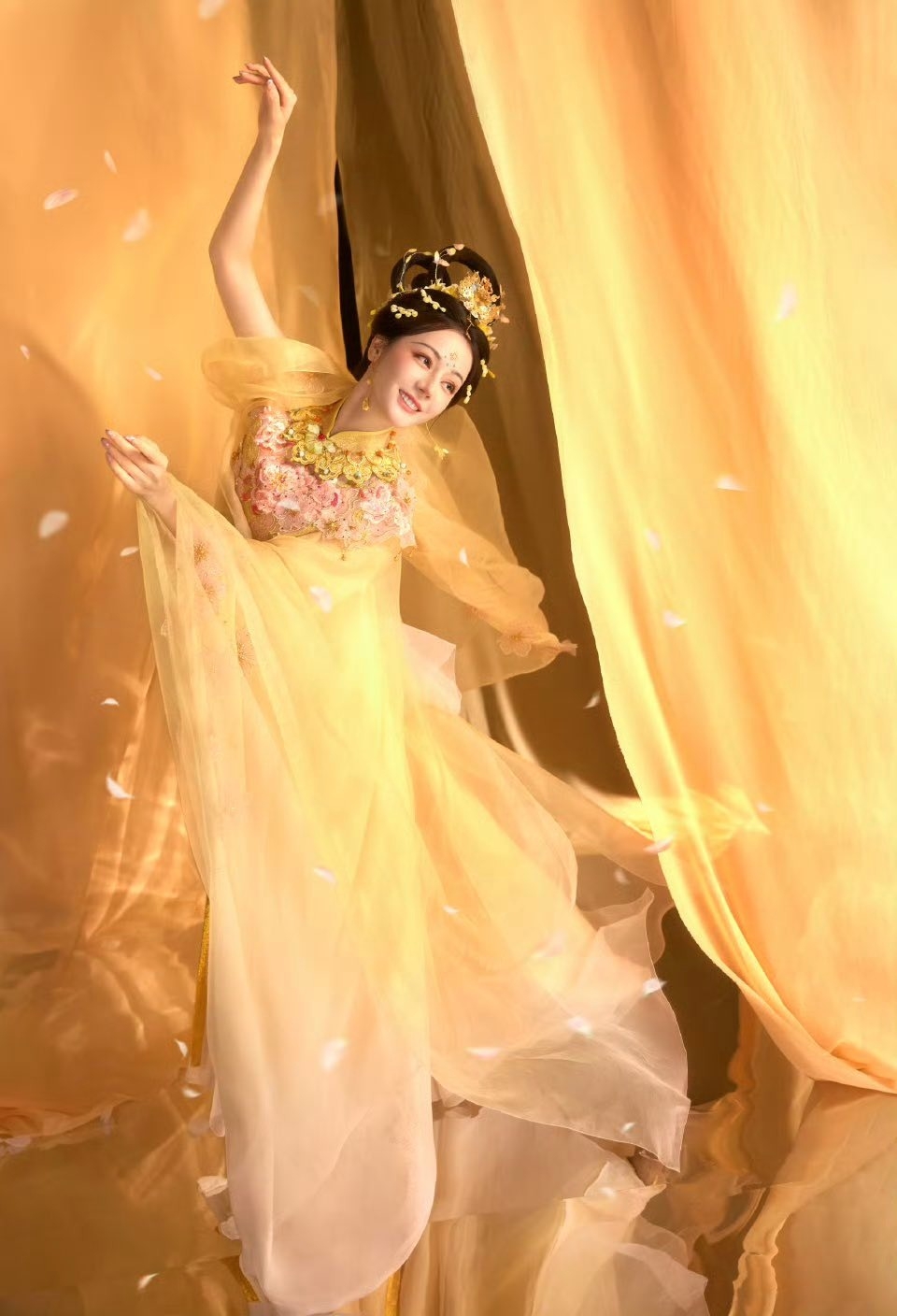 Ngàn vạn mỹ nhân đều thua chị Hằng đẹp nhất Trung Thu 2025: Tiên khí đầy người ngắm mà mê, không phân biệt nổi thật hay mơ- Ảnh 11. Ngàn vạn mỹ nhân đều thua chị Hằng đẹp nhất Trung Thu 2025: Tiên khí đầy người ngắm mà mê, không phân biệt nổi thật hay mơ- Ảnh 11.