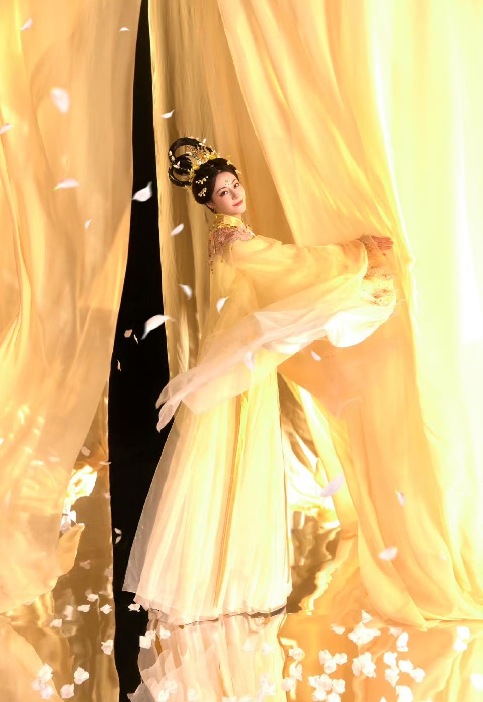 Ngàn vạn mỹ nhân đều thua chị Hằng đẹp nhất Trung Thu 2025: Tiên khí đầy người ngắm mà mê, không phân biệt nổi thật hay mơ- Ảnh 12. Ngàn vạn mỹ nhân đều thua chị Hằng đẹp nhất Trung Thu 2025: Tiên khí đầy người ngắm mà mê, không phân biệt nổi thật hay mơ- Ảnh 12.