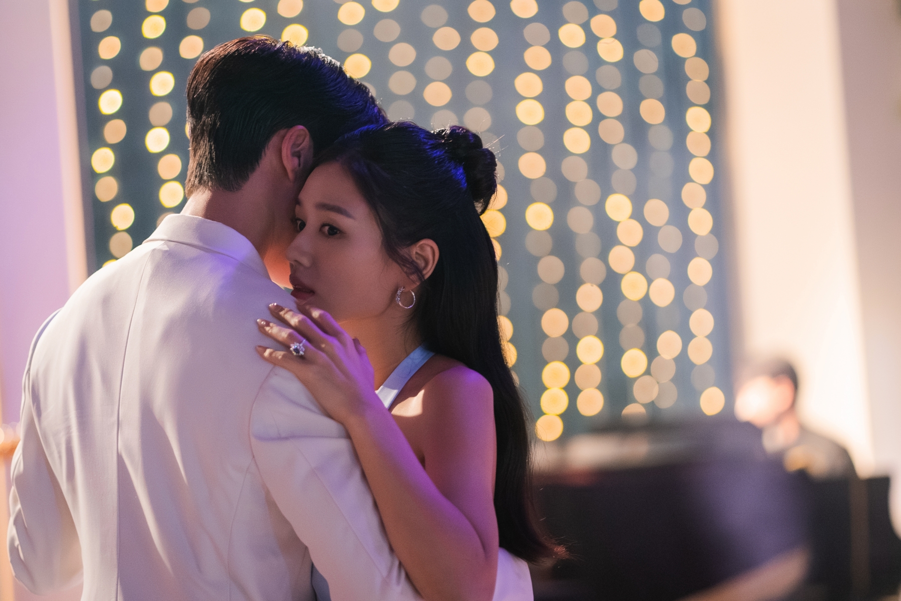 Lâu lắm mới có phim Hàn mở màn cháy vậy đấy: Cặp chính hôn 2 lần ngay tập 1, đẹp như bức tranh tuyệt mỹ- Ảnh 3.