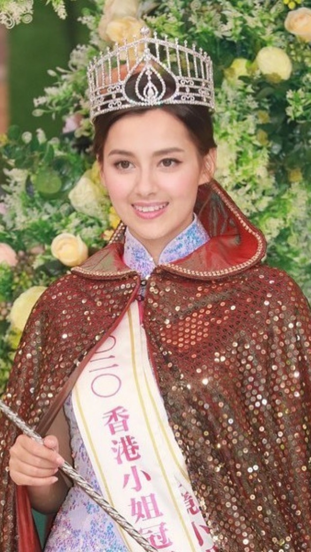 "Hoa hậu lai đẹp nhất showbiz" sốc nặng, khóc nghẹn tìm bà trong thảm họa cháy chung cư ở Hong Kong (Trung Quốc) 1 17642259657251448624527 1764230684336 17642306846641583303776