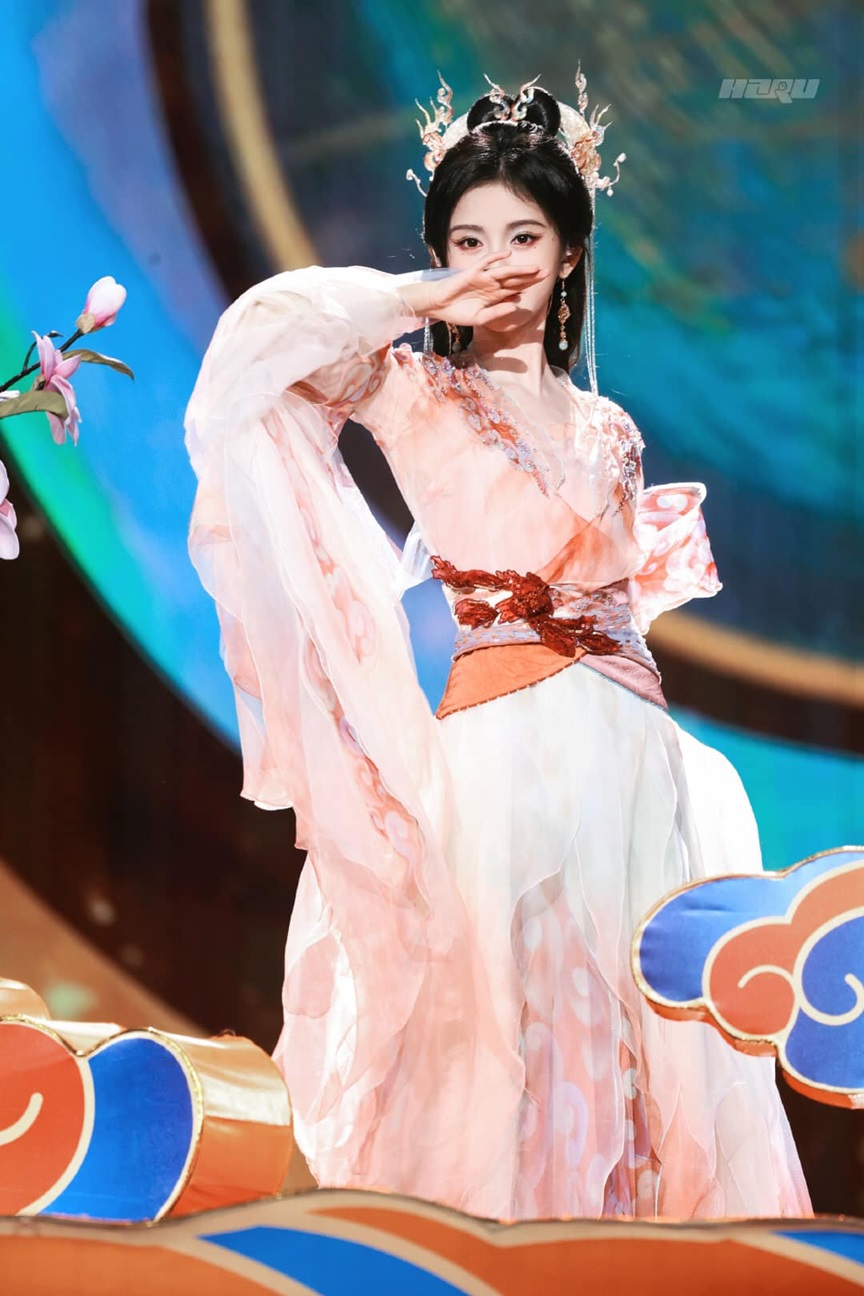 Mỹ nhân Trung Quốc đẹp như tiên nữ giáng trần được khen khắp MXH, netizen khẳng định quá hợp với cổ trang- Ảnh 8. Mỹ nhân Trung Quốc đẹp như tiên nữ giáng trần được khen khắp MXH, netizen khẳng định quá hợp với cổ trang- Ảnh 8.