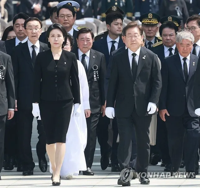 Tân Đệ nhất phu nhân Hàn Quốc gây sốt- Ảnh 1.