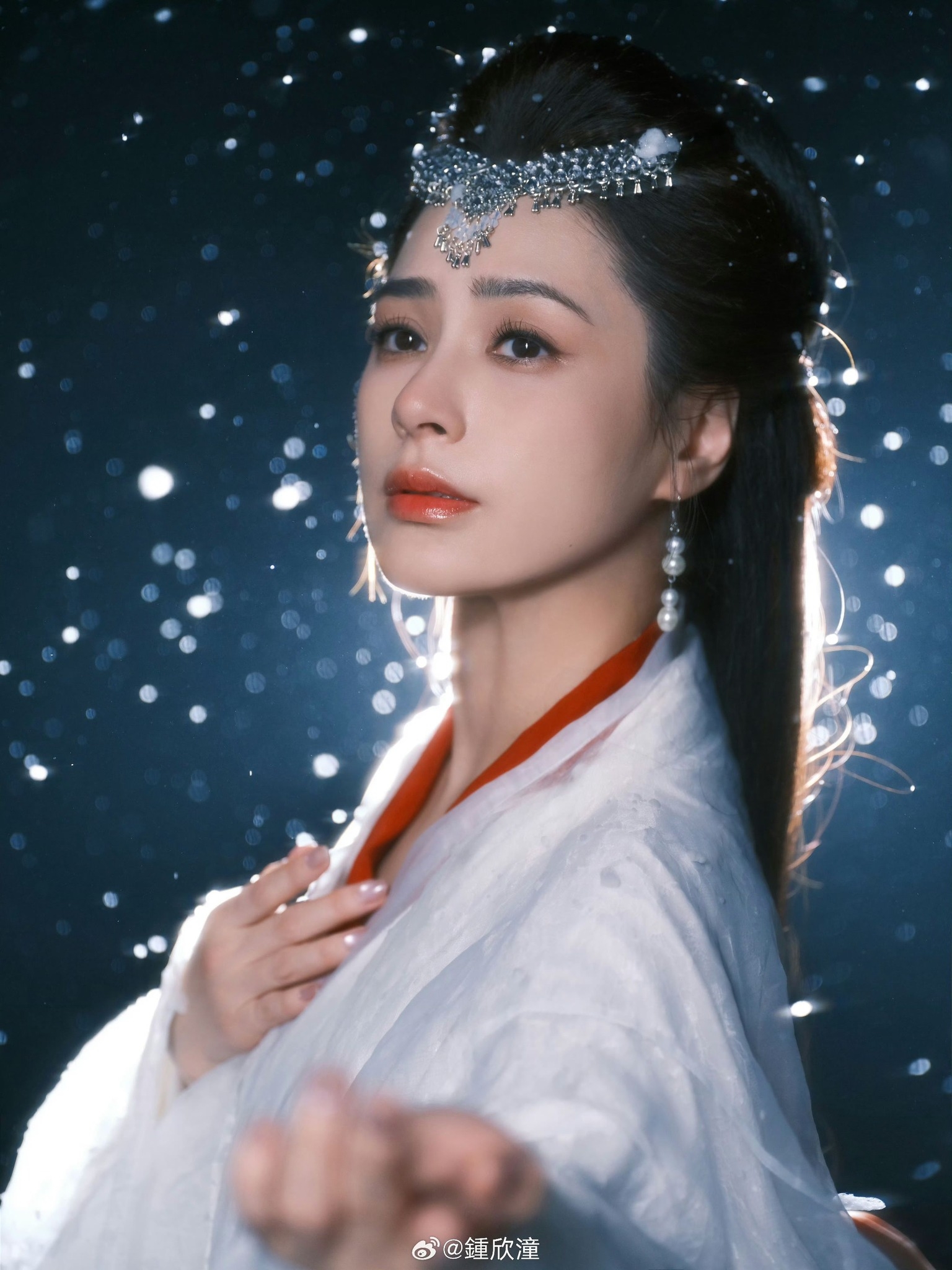 10 mỹ nhân bạch y đẹp nhất Trung Quốc: Lưu Diệc Phi chỉ xếp thứ 2, hạng 1 đúng chuẩn phong hoa tuyệt đại- Ảnh 27. 10 mỹ nhân bạch y đẹp nhất Trung Quốc: Lưu Diệc Phi chỉ xếp thứ 2, hạng 1 đúng chuẩn phong hoa tuyệt đại- Ảnh 27.