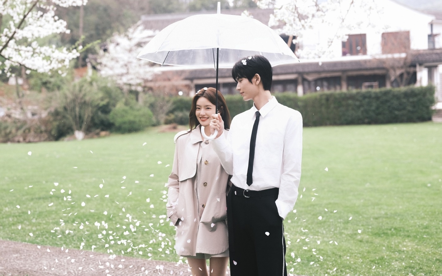 Vô ơn như mỹ nhân này xứng đáng biến mất khỏi showbiz: Bôi nhọ người giúp mình nổi tiếng, ăn không nói có trắng trợn- Ảnh 1.