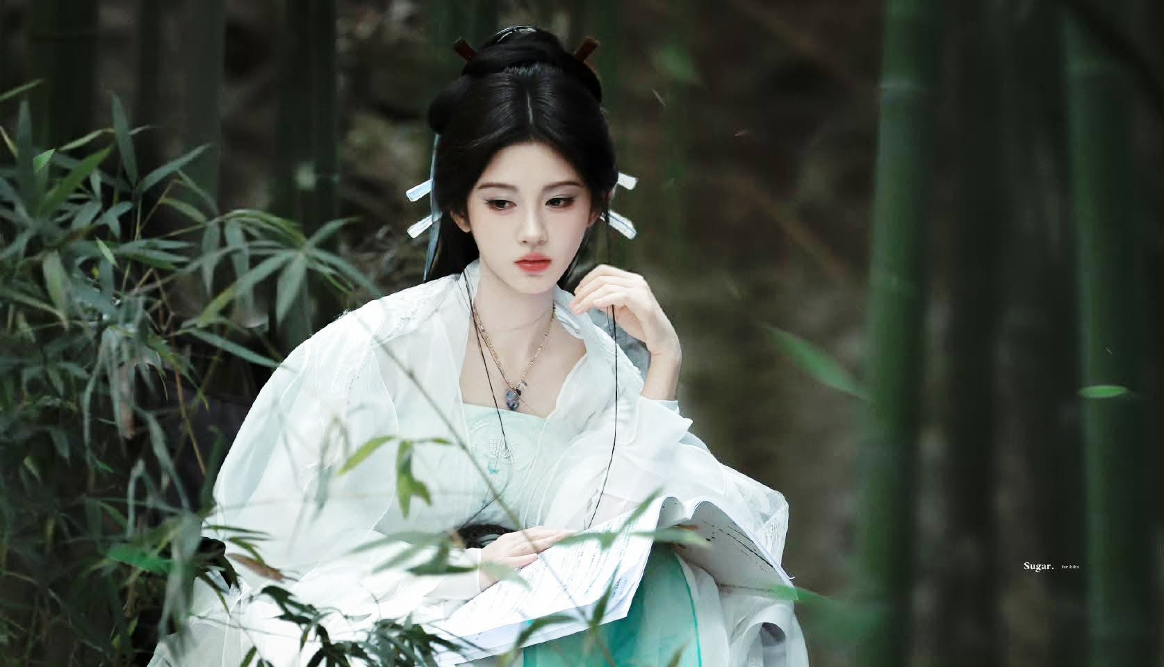 Nhìn mỹ nhân này mặc bạch y mà tưởng tiên nữ giáng trần: Gương mặt được ông trời phác họa, người đâu mà đẹp dữ thần- Ảnh 1.