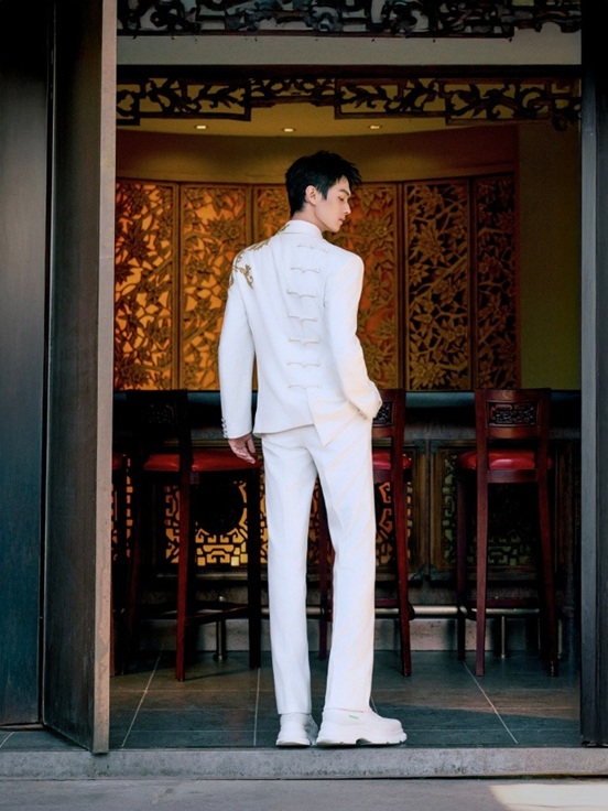 10-1738380814201880814962-1738382423685-17383824240141728505328 "Bạch mã hoàng tử" Hoa ngữ đẹp mê mẩn mùa Tết 2025, nhan sắc hoàn mỹ như tổng tài xé truyện bước ra 10 1738380814201880814962 1738382423685 17383824240141728505328