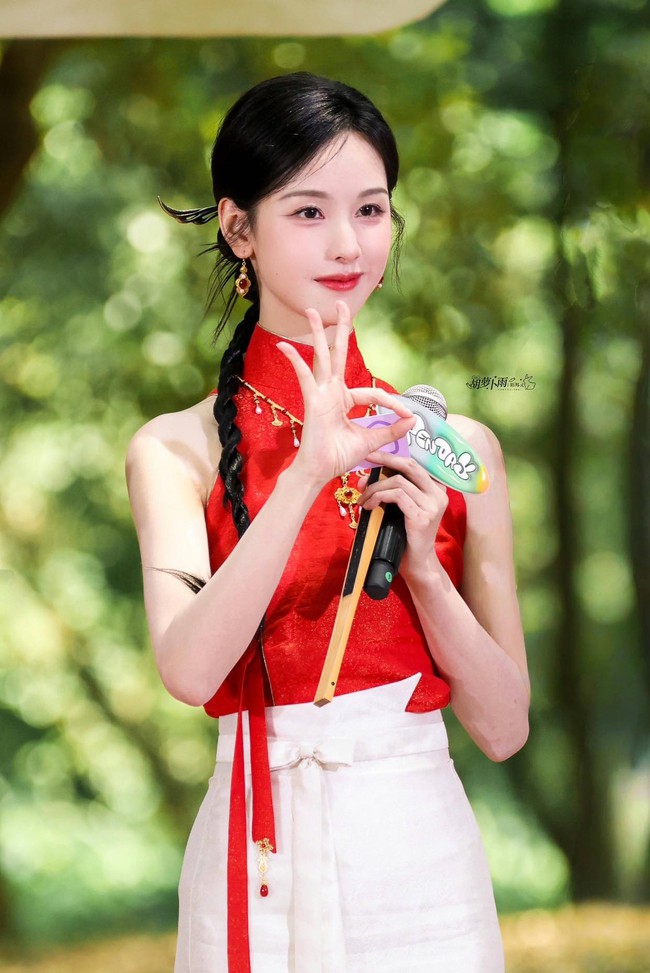 Mỹ nhân Trung Quốc tuyên truyền phim mới mà đẹp chấn động: Quốc sắc thiên hương, bạch nguyệt quang trong truyền thuyết- Ảnh 9.