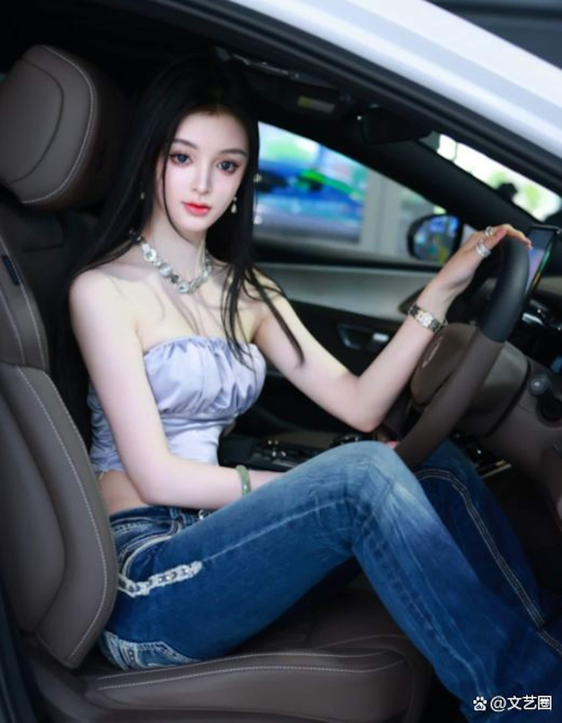 10-1745565555-211-width1920height2469 Cô gái xinh đẹp như AI cầm bảng chỉ dẫn tại hội thao gây sốt - 6