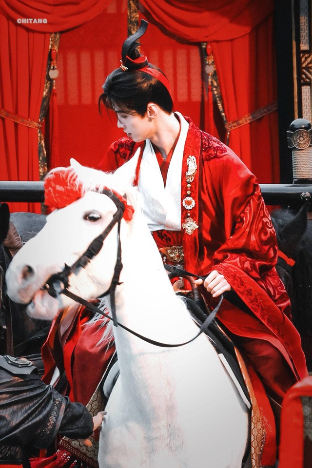 Thái tử đẹp vô địch Trung Quốc hiện tại: Nhan sắc khuynh đảo chúng sinh, cao sang quyền quý từ cốt cách- Ảnh 7.