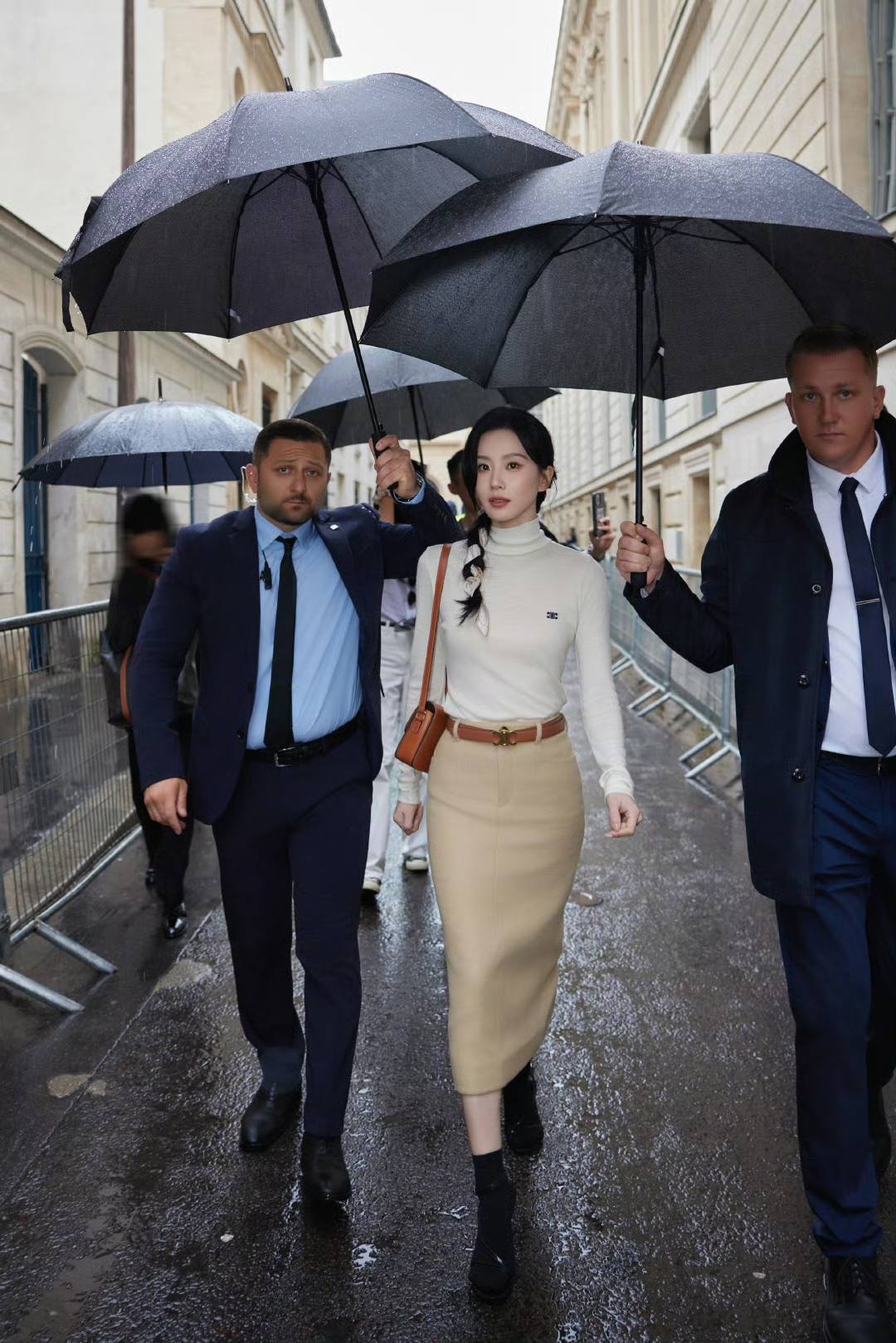 Nhan sắc của mỹ nhân hạng A này lạ lắm: Lên phim lờ đờ như 3 ngày không ngủ, ngoài đời