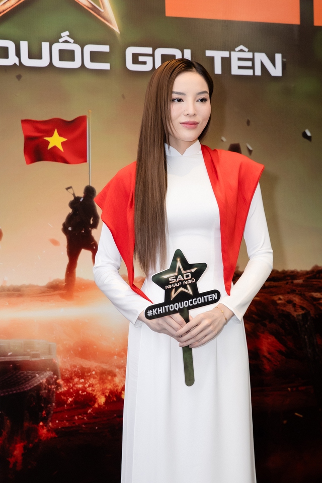 Thảm đỏ Sao Nhập Ngũ 2025: Hoà Minzy - Chi Pu - Kỳ Duyên đọ visual cực nét, 1 mỹ nhân lộ nhan sắc khác lạ- Ảnh 3. Thảm đỏ Sao Nhập Ngũ 2025: Hoà Minzy - Chi Pu - Kỳ Duyên đọ visual cực nét, 1 mỹ nhân lộ nhan sắc khác lạ- Ảnh 3.