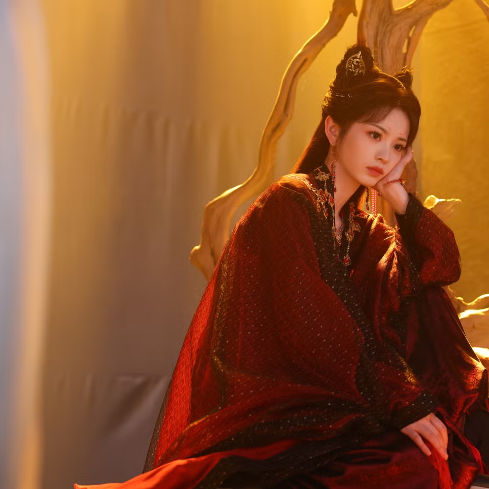 Cho 1 tỷ cũng không dám chê mỹ nhân này nửa câu: Đẹp tuyệt mỹ như bức họa cổ điển, thua công chúa mỗi cái vương miện- Ảnh 12. Cho 1 tỷ cũng không dám chê mỹ nhân này nửa câu: Đẹp tuyệt mỹ như bức họa cổ điển, thua công chúa mỗi cái vương miện- Ảnh 12.