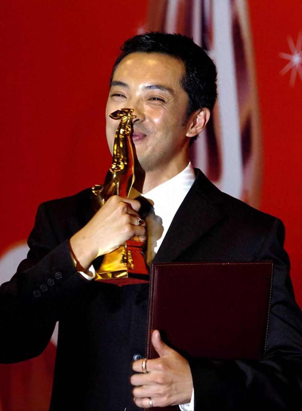 Sao nam nghèo nhất Trung Quốc trẻ mãi không già sau 30 năm, tài năng xuất chúng nhưng chẳng thèm kiếm tiền- Ảnh 3.