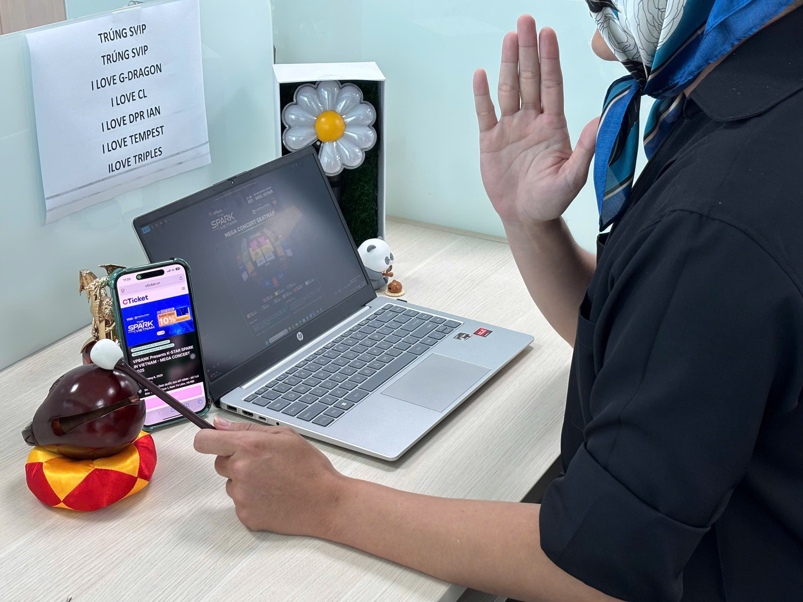 10000-ve-pre-sale-xem-gdragon-boc-hoi-fan-ru-nhau-phuc-thu-ngay-mai-img_3754-1747746385-893-width2568height1926 “Vũ khí” săn vé thành công của người hâm mộ trước giờ G