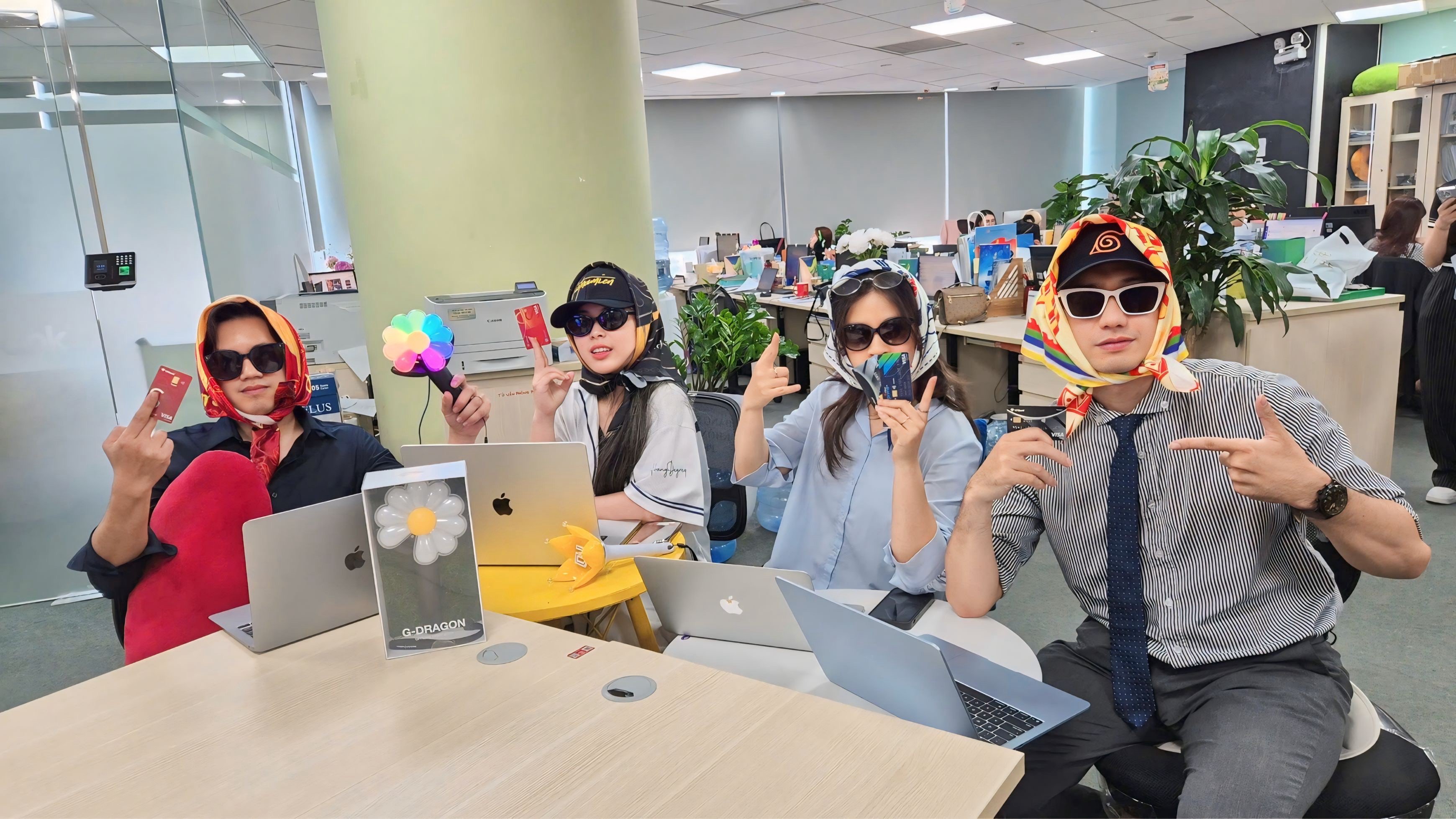 10000-ve-pre-sale-xem-gdragon-boc-hoi-fan-ru-nhau-phuc-thu-ngay-mai-img_3758-1747746385-108-width3480height1959 Biệt đội cosplay G-Dragon để có “vía” gặp thần tượng