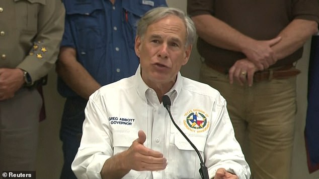 Xé lòng cảnh tượng đổ nát tại trại hè sau trận lũ quét lịch sử ở Mỹ khiến hơn 20 bé gái mất tích, bố mẹ khóc ngất cầu mong 1 phép màu- Ảnh 7.