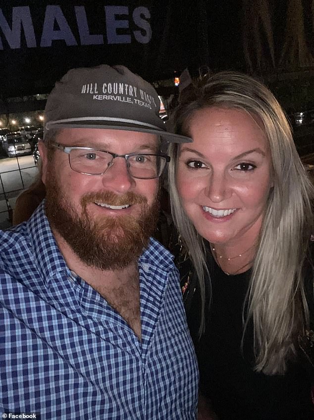 Những câu chuyện thương tâm sau thảm họa thiên tai tàn khốc nhất lịch sử Texas: Số người chết đã tăng lên 104, nhiều gương mặt Những câu chuyện thương tâm sau thảm họa thiên tai tàn khốc nhất lịch sử Texas: Số người chết đã tăng lên 104, nhiều gương mặt