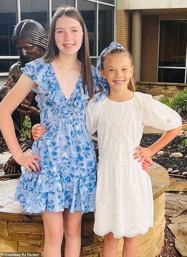 Những câu chuyện thương tâm sau thảm họa thiên tai tàn khốc nhất lịch sử Texas: Số người chết đã tăng lên 104, nhiều gương mặt Những câu chuyện thương tâm sau thảm họa thiên tai tàn khốc nhất lịch sử Texas: Số người chết đã tăng lên 104, nhiều gương mặt