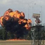 Máy bay phát nổ thành quả cầu lửa ngay sau khi cất cánh, bốc khói đen cao hàng trăm mét 100270105 14901549 image m 141752422938416 17524240433051748029986 122 0 518 634 crop 1752424049029336388748jpg