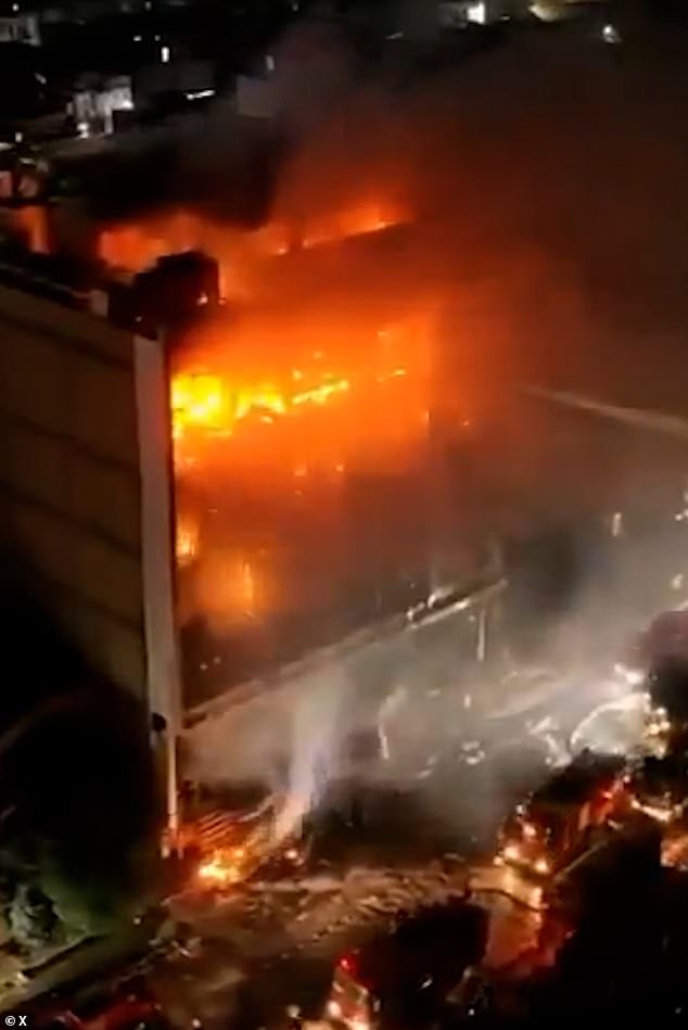 Vụ cháy trung tâm thương mại khiến 61 người tử vong: Nhiều thi thể cháy đen chưa thể nhận dạng, có gia đình cùng lúc mất 5 người thân- Ảnh 1.