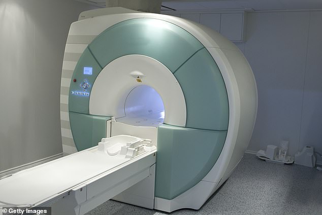 Vụ người đàn ông tử vong vì bị hút vào máy MRI: Đeo sợi chuyền nặng tới 9kg, mắc kẹt suốt 1 tiếng đồng hồ, người thân ám ảnh giây phút cuối cùng- Ảnh 2.