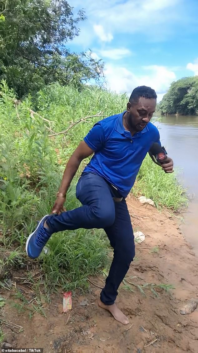 Phóng viên kinh hoàng phát hiện thi thể bé gái mất tích khi đang đưa tin tại hiện trường- Ảnh 1.