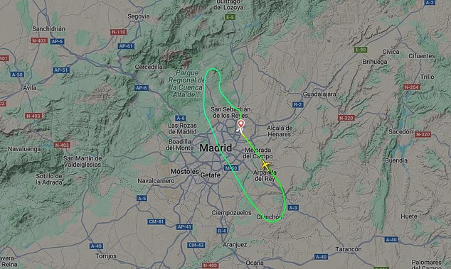 Hi hữu: Chim đâm vỡ mũi, máy bay phải quay đầu hạ cánh khẩn cấp- Ảnh 3.