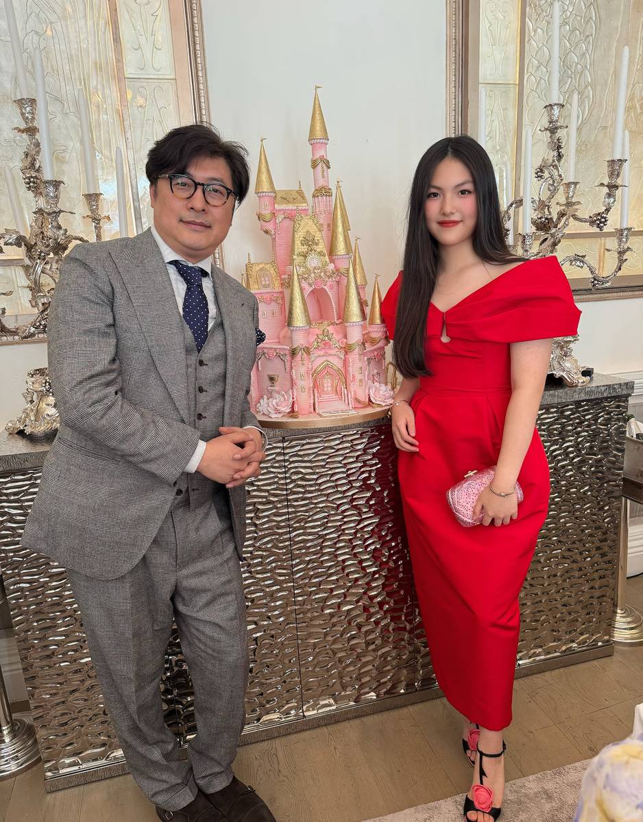 MC Lý Tương đăng ảnh mừng ái nữ Vương Thi Linh tròn 16 tuổi- Ảnh 2.