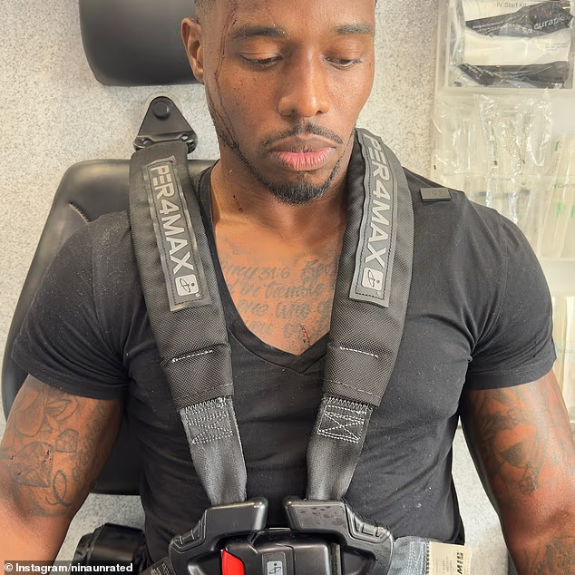 Đang quay mukbang trong nhà hàng sang trọng, cặp đôi nổi tiếng bất ngờ bị một chiếc SUV lao xuyên cửa đâm trúng- Ảnh 2.