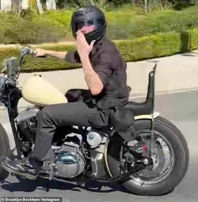 Cậu cả nhà Beckham lại gây tranh cãi!- Ảnh 2.