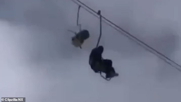 Cáp treo khu du lịch bị đứt giữa không trung, cabin rơi xuống vách đá: Nhiều người thương vong- Ảnh 1. Cáp treo khu du lịch bị đứt giữa không trung, cabin rơi xuống vách đá: Nhiều người thương vong- Ảnh 1.