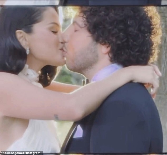 "Bóc giá" trang sức cưới của Selena Gomez: Lộng lẫy sang chảnh chuẩn công chúa Disney, nghe giá tiền tỷ mà sốc! 102529015 15143239 nileshrakhol 1759143667202 17591436676921965077342