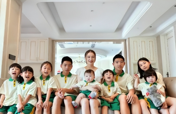 Bà mẹ sinh 9 đứa con để khỏi