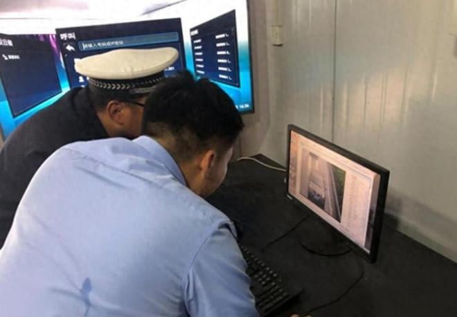 Vừa bị lừa hơn 9,4 tỷ đồng tiền tiết kiệm, người đàn ông vẫn chuyển thêm 2,6 tỷ để cảnh sát bắt kẻ lừa đảo nhưng toà tuyên bố: