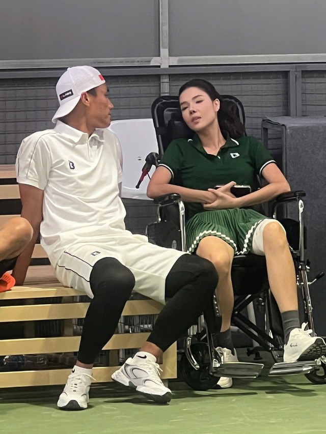 Hoa hậu vừa gặp sự cố vì chơi pickleball: Có mẹ chồng giàu top đầu sàn chứng khoán, bố chồng là Tiến sĩ- Ảnh 5.