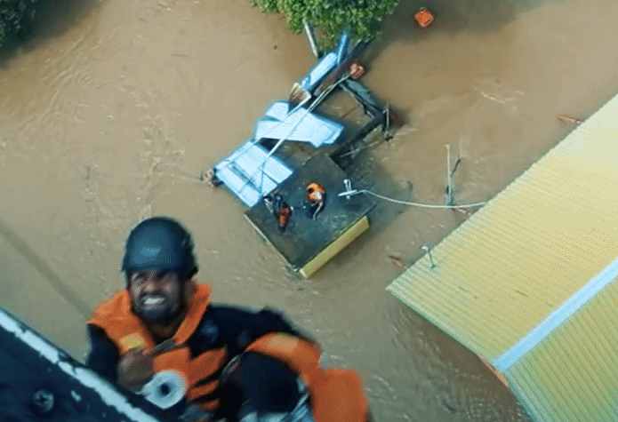 Hơn 1.000 người đã thiệt mạng vì lũ lụt trong vòng chưa đầy 1 tuần, vừa quay đi quay lại nhà cửa đã biến mất- Ảnh 3. Hơn 1.000 người đã thiệt mạng vì lũ lụt trong vòng chưa đầy 1 tuần, vừa quay đi quay lại nhà cửa đã biến mất- Ảnh 3.