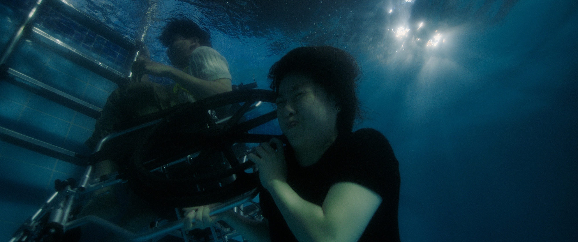 Mỹ nam Vbiz gây sốc vì phải ngồi xe lăn, nhan sắc tụt dốc đáng báo động- Ảnh 6.