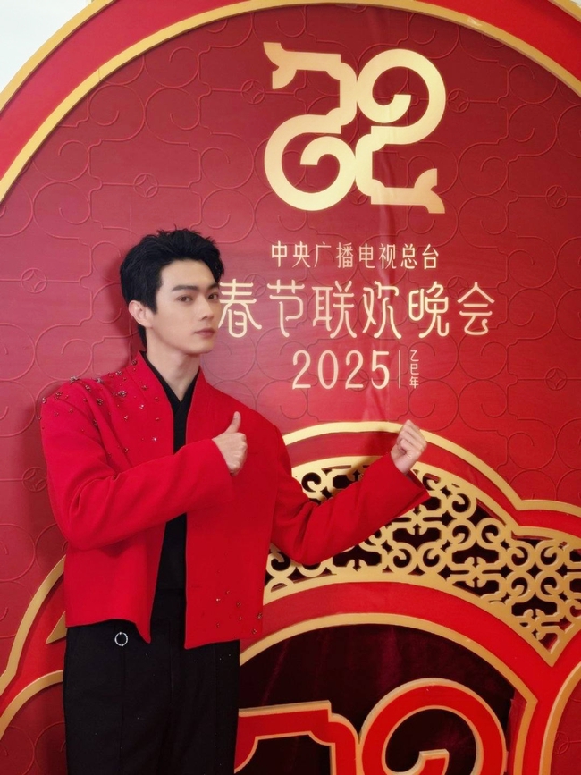 11-1738380814030999969418-1738382422678-1738382422926103298077 "Bạch mã hoàng tử" Hoa ngữ đẹp mê mẩn mùa Tết 2025, nhan sắc hoàn mỹ như tổng tài xé truyện bước ra 11 1738380814030999969418 1738382422678 1738382422926103298077