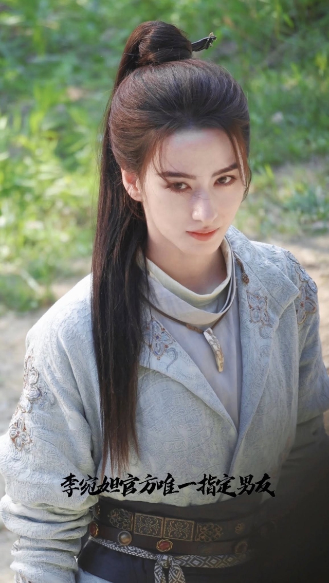 Màn ảnh Hoa ngữ có nữ tướng quân đẹp vô thực: Nhan sắc như AI tạo ra, loạt tạo hình đối lập gây sốc visual- Ảnh 9.