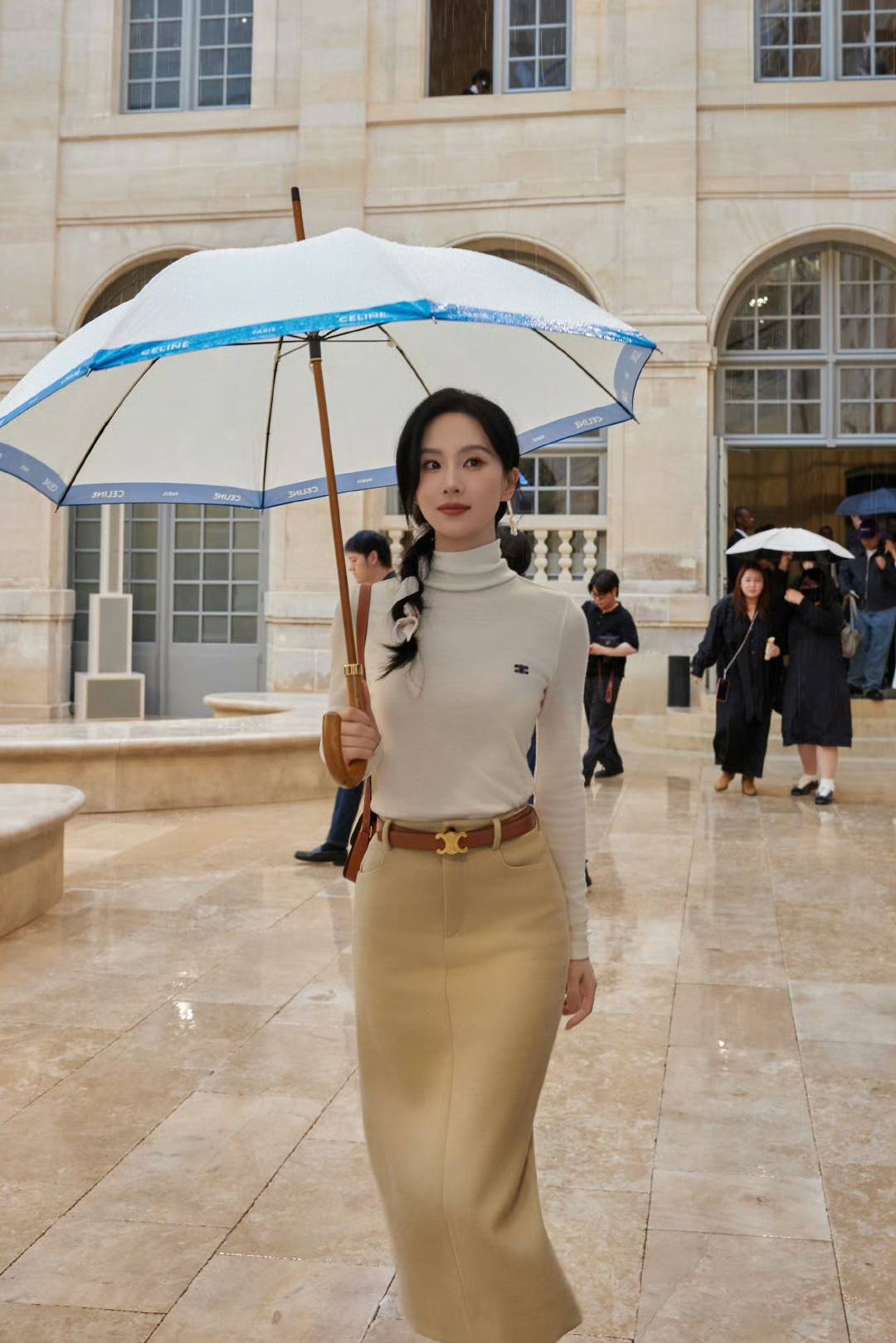 Nhan sắc của mỹ nhân hạng A này lạ lắm: Lên phim lờ đờ như 3 ngày không ngủ, ngoài đời