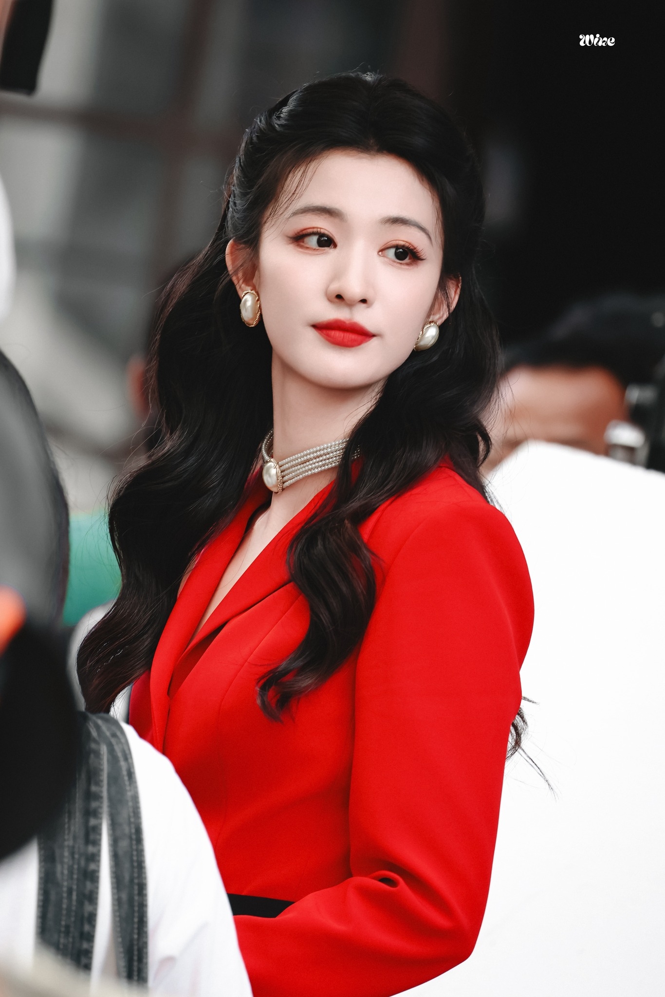 Mỹ nhân hễ mặc đồ đỏ là đẹp gấp 1000 lần: Nhan sắc là tinh hoa của tạo hóa, phong thần bao nhiêu cũng không đủ- Ảnh 2.