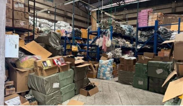 Đột kích 5 kho hàng, cảnh sát tịch thu 34.800 chai nước hoa nhái 20 thương hiệu lớn như Chanel, Dior.... đang chờ bán, quy mô tới 3,5 tỷ đồng- Ảnh 3.