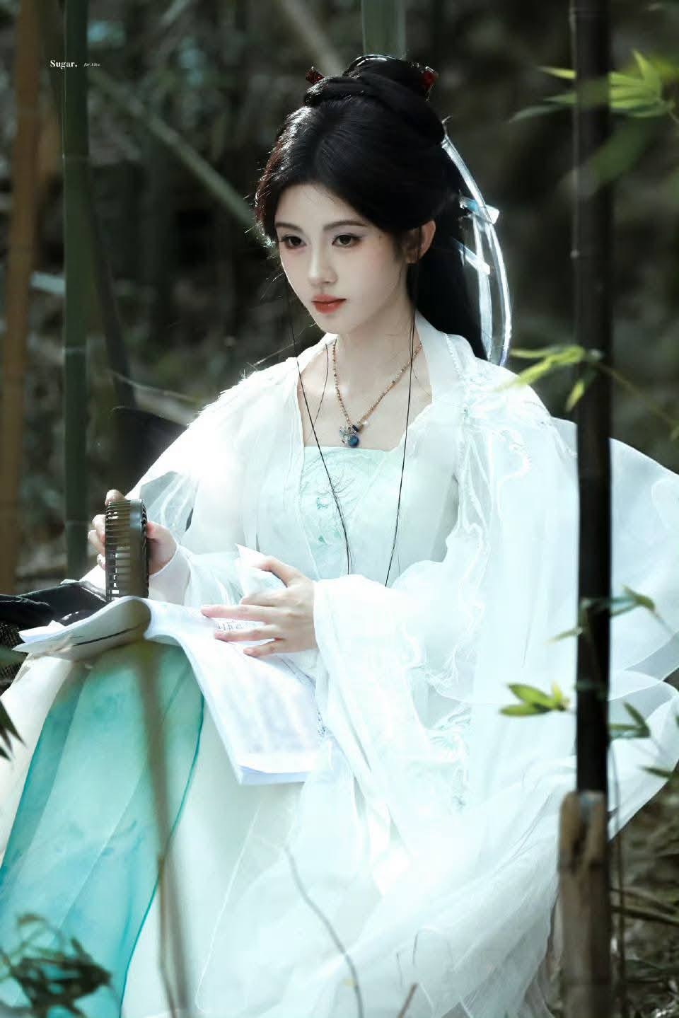 Nhìn mỹ nhân này mặc bạch y mà tưởng tiên nữ giáng trần: Gương mặt được ông trời phác họa, người đâu mà đẹp dữ thần- Ảnh 2.