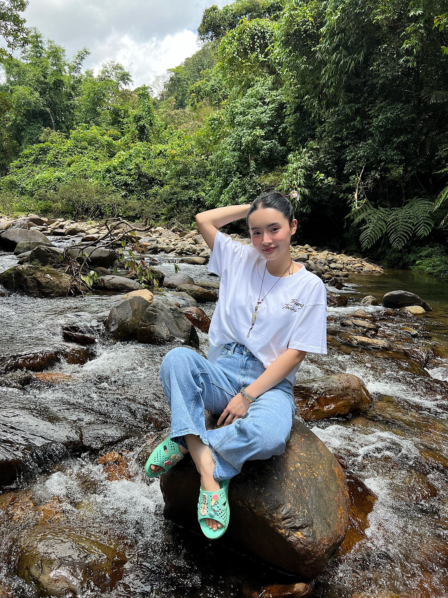 Bất ngờ trước cuộc sống hiện tại của em gái Angela Phương Trinh- Ảnh 3.