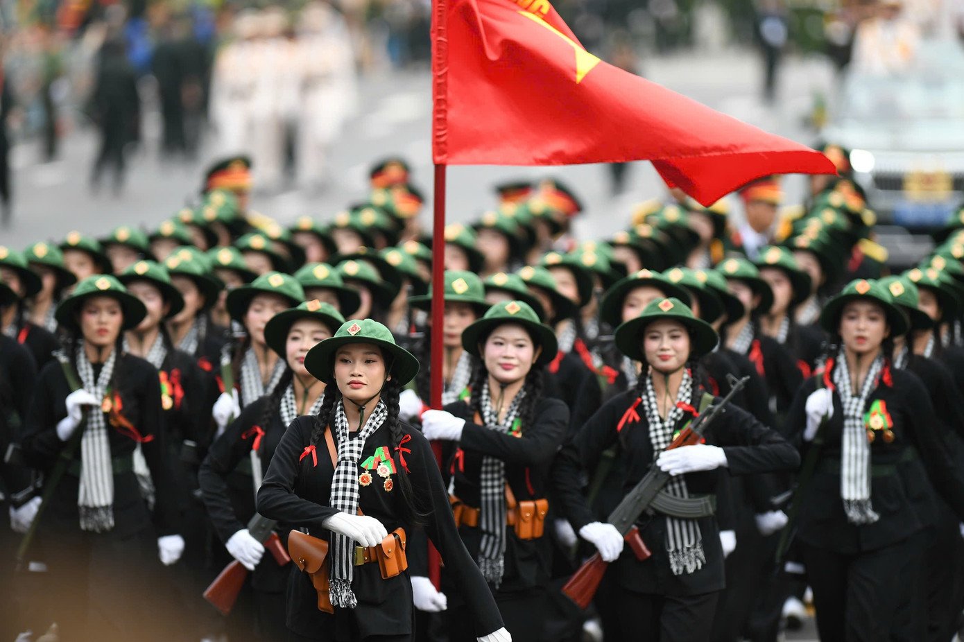 11-1756817646-46-width1390height926 Những 'bông hồng thép' trong lễ diễu binh trên Quảng trường Ba Đình - 16