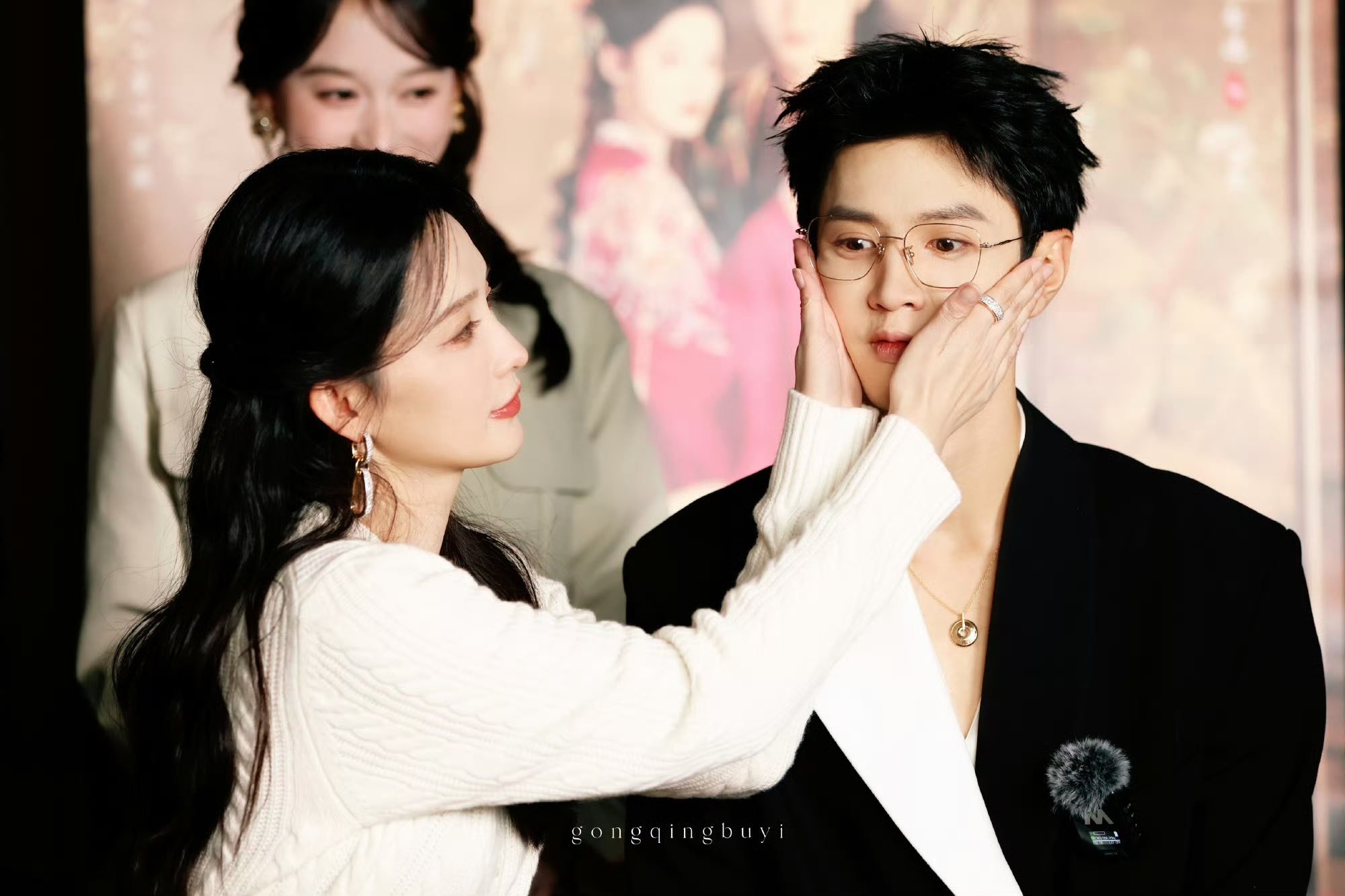 Trung Quốc 1,4 tỷ người có đúng 1 mỹ nhân đẹp như hoa hồng trắng giữa sa mạc: Visual tuyệt tác không gì sánh nổi- Ảnh 1.