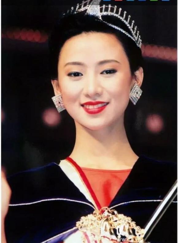 11-ngoisaovn-w732-h1000-17461519715781326955029-1746155318373-1746155318582787155969 "Hoa hậu đóng phim nóng" thông báo ly thân chồng doanh nhân, sống cô độc trong biệt thự bạc tỷ 11 ngoisaovn w732 h1000 17461519715781326955029 1746155318373 1746155318582787155969