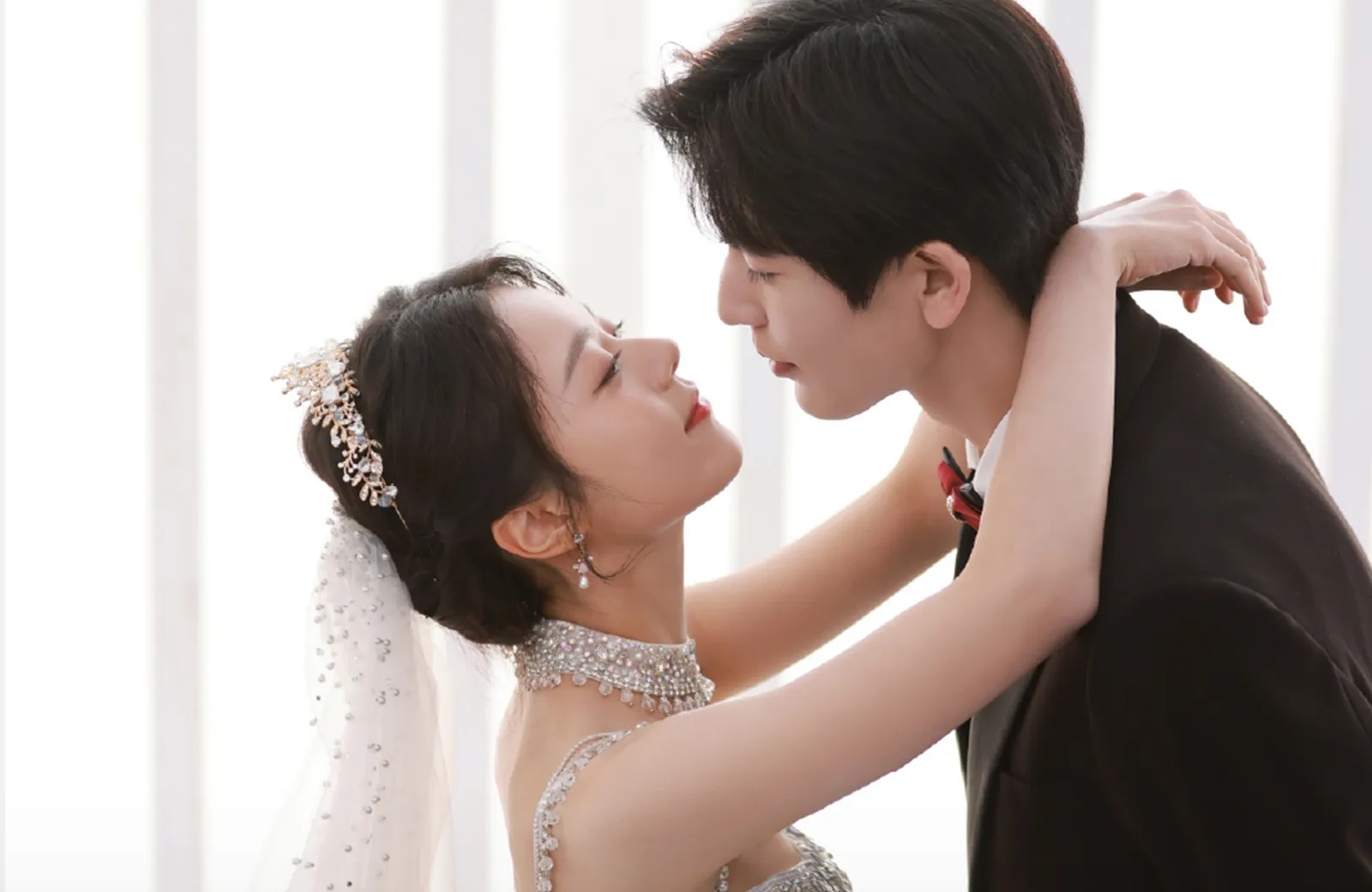 Độc lạ nam chính chỉ lên hình 18 giây: Tưởng được bênh lại nhận rổ gạch đá, bên ngoài đẹp mà lên phim xấu cay mắt- Ảnh 8. Độc lạ nam chính chỉ lên hình 18 giây: Tưởng được bênh lại nhận rổ gạch đá, bên ngoài đẹp mà lên phim xấu cay mắt- Ảnh 8.